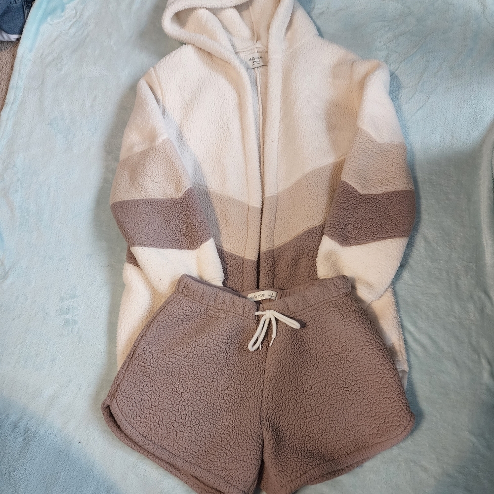 Hollister Lounge/Comfy Outfit